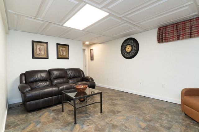 55 S Shore Dr, Sturbridge, MA 01566