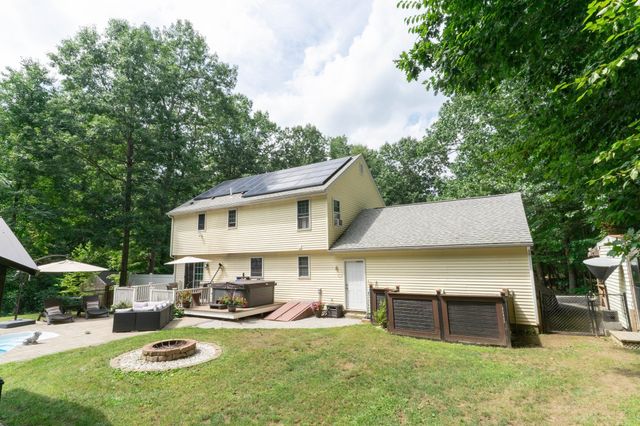 55 S Shore Dr, Sturbridge, MA 01566