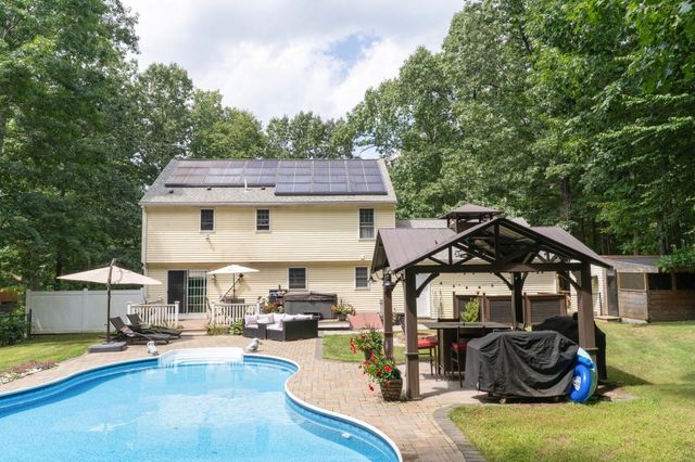 55 S Shore Dr, Sturbridge, MA 01566
