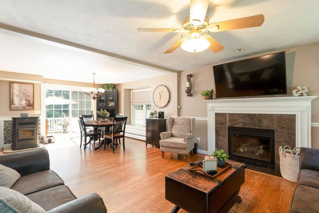 55 S Shore Dr, Sturbridge, MA 01566