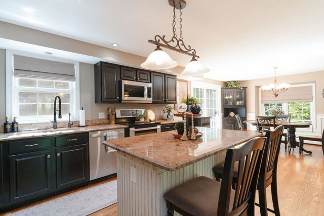 55 S Shore Dr, Sturbridge, MA 01566