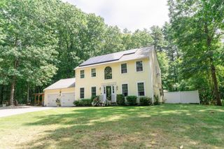 55 S Shore Dr, Sturbridge, MA 01566