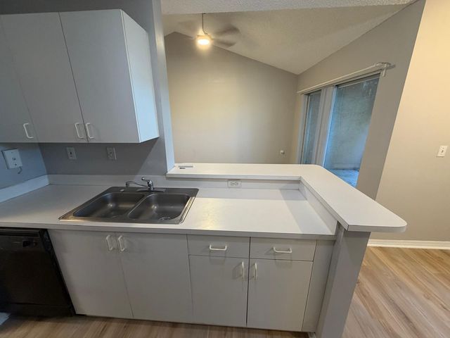 3830 LYONS Road 304-3, Coconut Creek, FL 33073