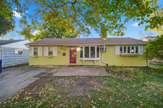 212 N KNOLLWOOD Drive, Wheaton, IL 60187