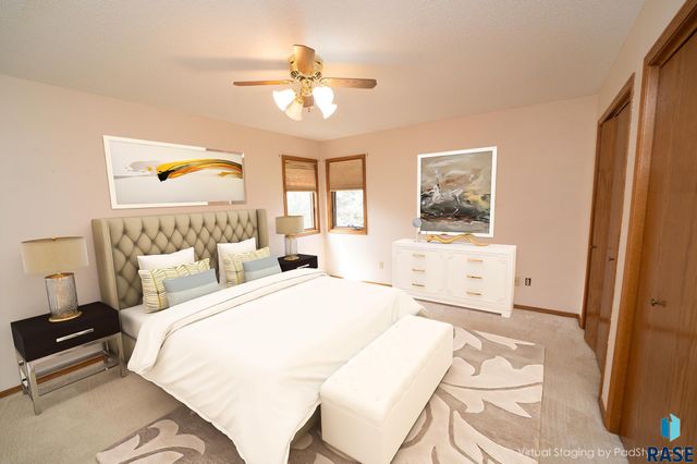 1017 N Savannah Dr, Sioux Falls, SD 57103