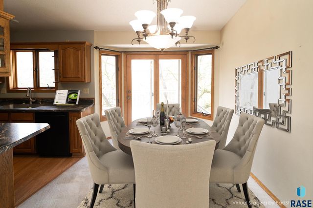 1017 N Savannah Dr, Sioux Falls, SD 57103