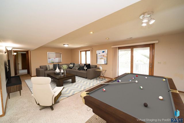 1017 N Savannah Dr, Sioux Falls, SD 57103