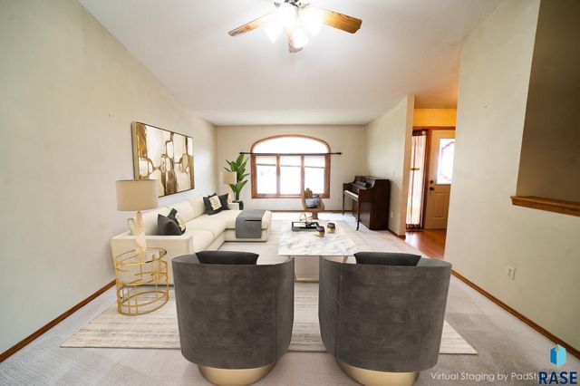 1017 N Savannah Dr, Sioux Falls, SD 57103