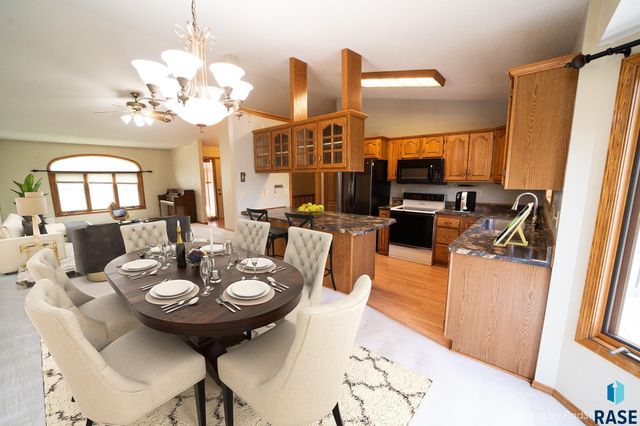 1017 N Savannah Dr, Sioux Falls, SD 57103