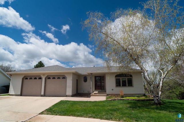 1017 N Savannah Dr, Sioux Falls, SD 57103
