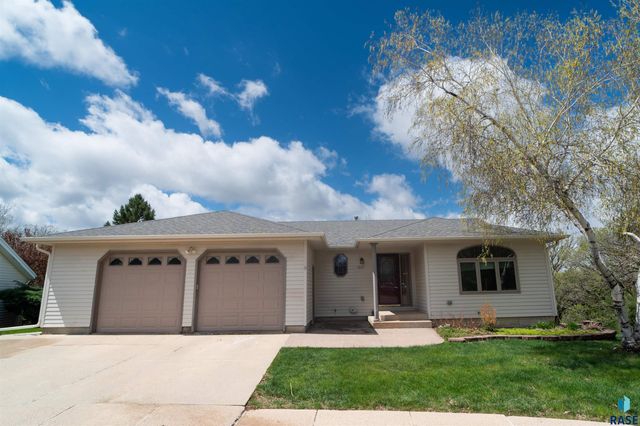 1017 N Savannah Dr, Sioux Falls, SD 57103