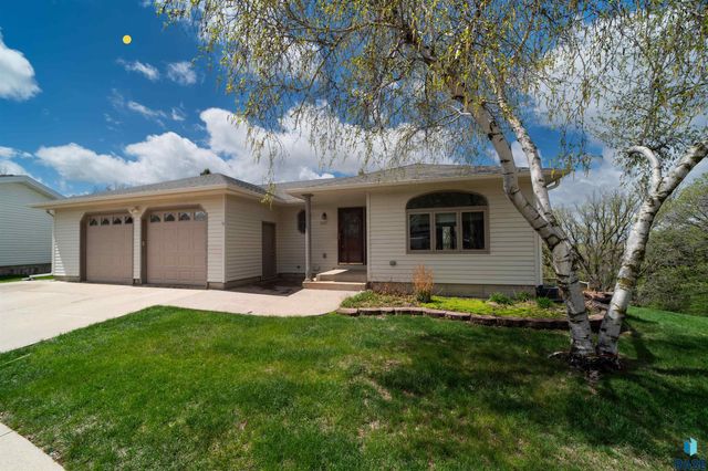 1017 N Savannah Dr, Sioux Falls, SD 57103