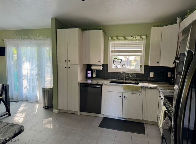 7054 Berry Blossom Drive, Canfield, OH 44406