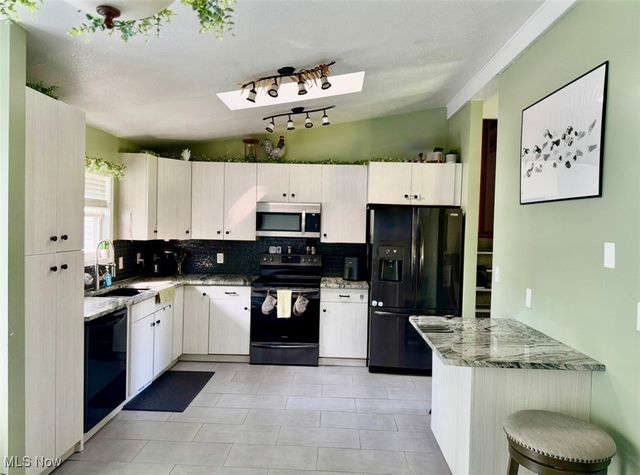 7054 Berry Blossom Drive, Canfield, OH 44406