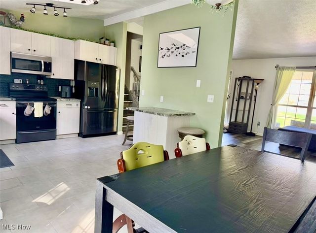 7054 Berry Blossom Drive, Canfield, OH 44406