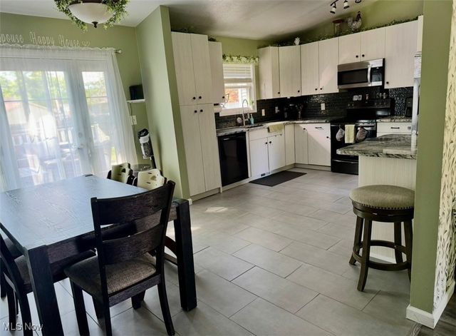 7054 Berry Blossom Drive, Canfield, OH 44406