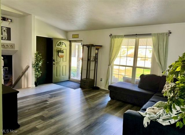 7054 Berry Blossom Drive, Canfield, OH 44406