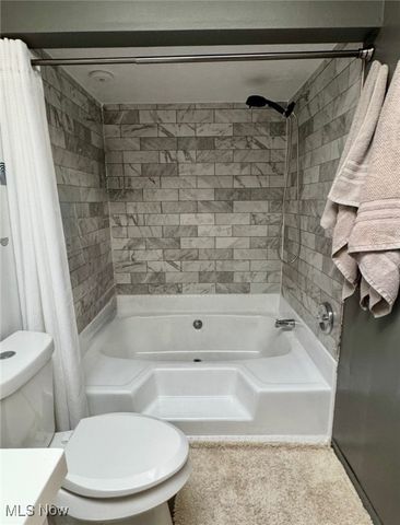 7054 Berry Blossom Drive, Canfield, OH 44406