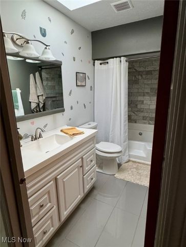 7054 Berry Blossom Drive, Canfield, OH 44406