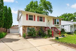 320 Hemlock Avenue, Romeoville, IL 60446