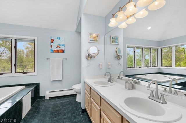 4 Chadwick Ct, Denville Twp., NJ 07834