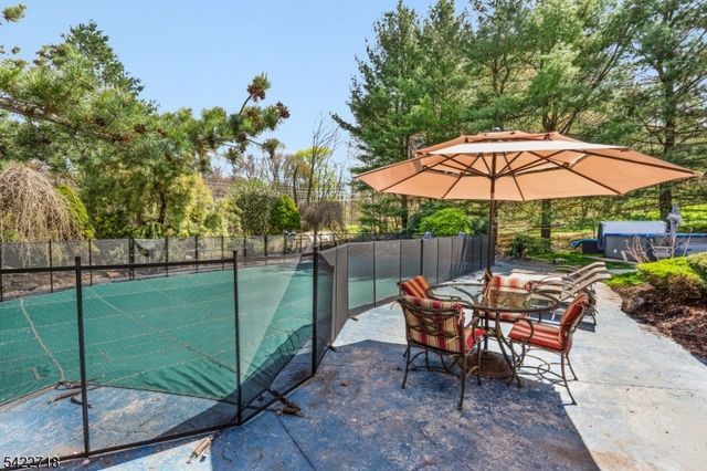 4 Chadwick Ct, Denville Twp., NJ 07834