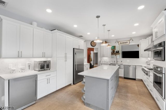 4 Chadwick Ct, Denville Twp., NJ 07834