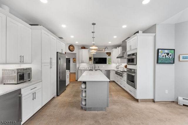4 Chadwick Ct, Denville Twp., NJ 07834