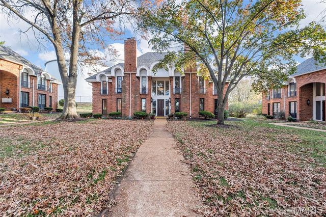 916 Claytonbrook Drive 1, Ballwin, MO 63011