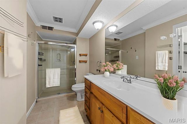 916 Claytonbrook Drive 1, Ballwin, MO 63011