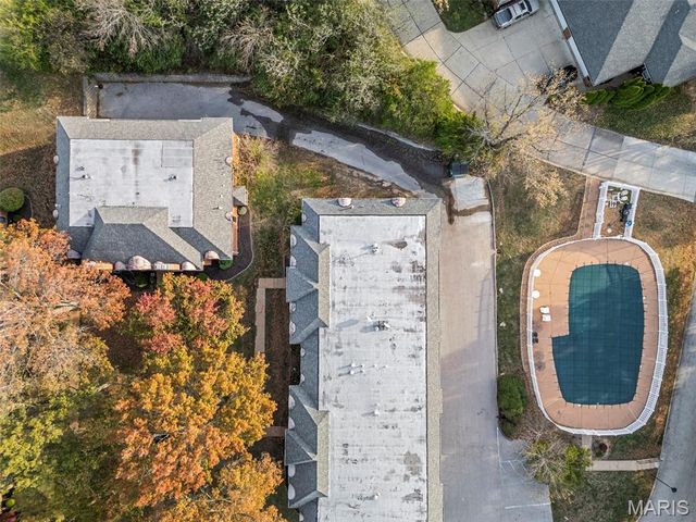 916 Claytonbrook Drive 1, Ballwin, MO 63011