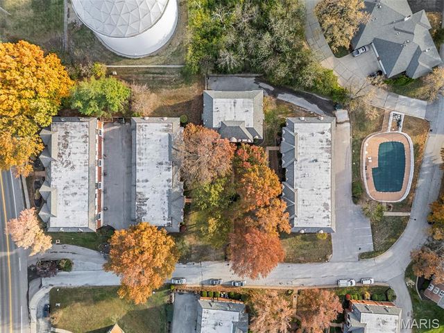 916 Claytonbrook Drive 1, Ballwin, MO 63011