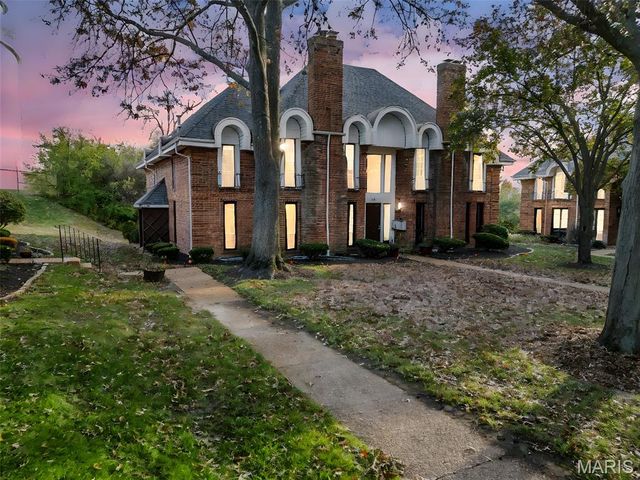 916 Claytonbrook Drive 1, Ballwin, MO 63011