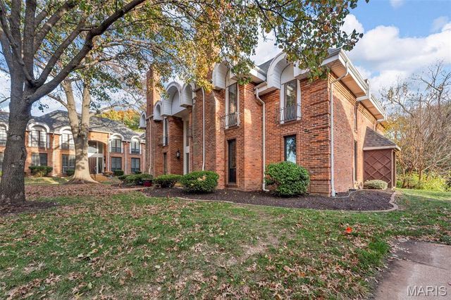 916 Claytonbrook Drive 1, Ballwin, MO 63011