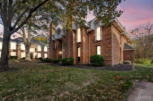 916 Claytonbrook Drive 1, Ballwin, MO 63011