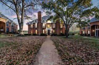 916 Claytonbrook Drive 1, Ballwin, MO 63011