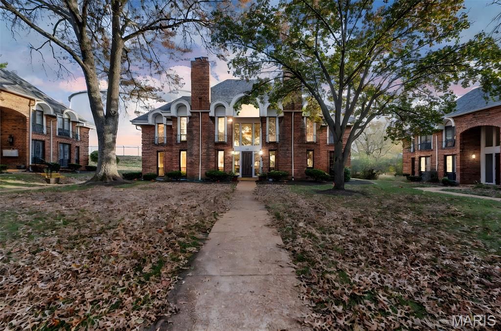 916 Claytonbrook Drive 1, Ballwin, MO 63011