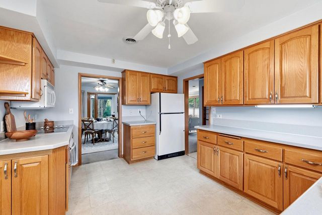 811 Hine AVENUE, Waukesha, WI 53188