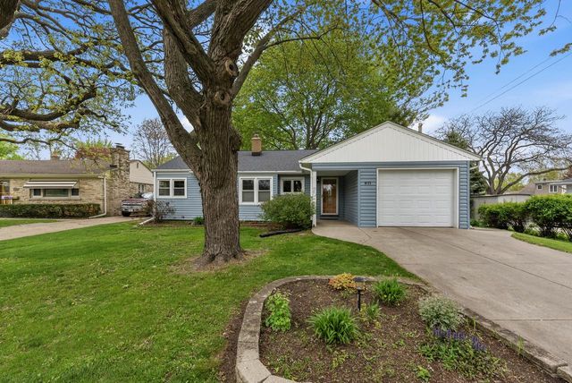 811 Hine AVENUE, Waukesha, WI 53188