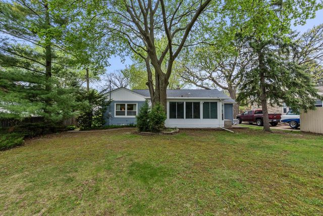 811 Hine AVENUE, Waukesha, WI 53188