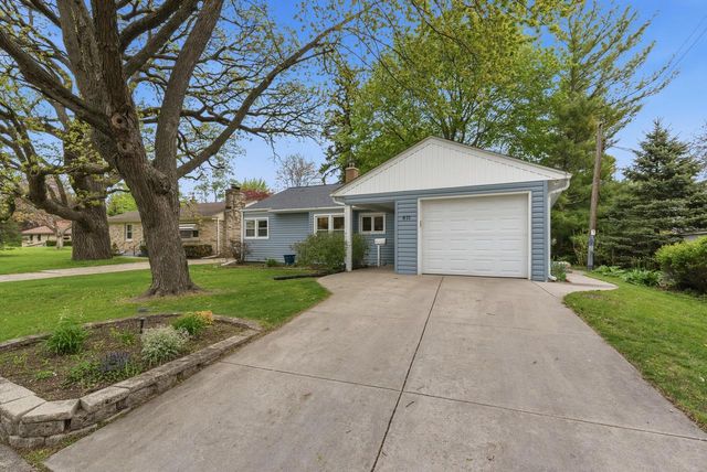 811 Hine AVENUE, Waukesha, WI 53188