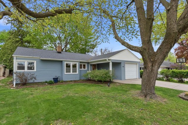 811 Hine AVENUE, Waukesha, WI 53188