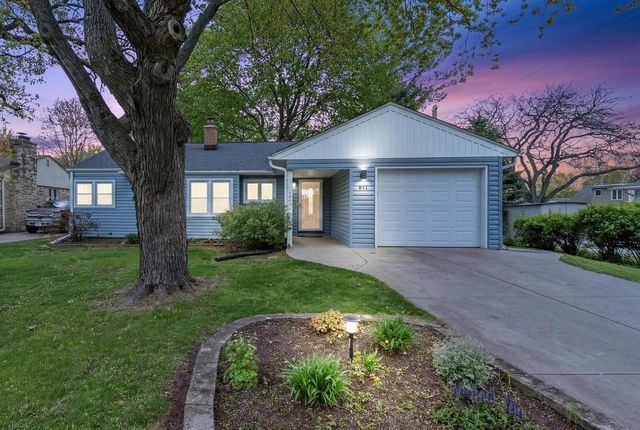 811 Hine AVENUE, Waukesha, WI 53188