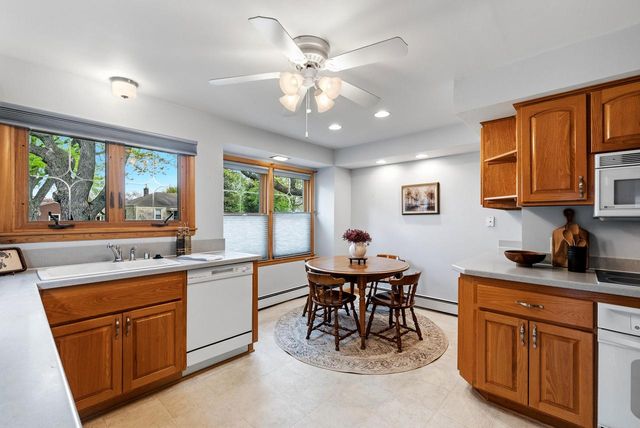 811 Hine AVENUE, Waukesha, WI 53188
