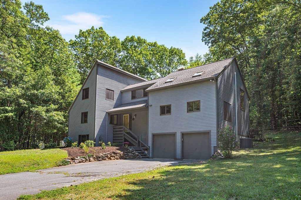 15 Woodside Dr, Bolton, MA 01740