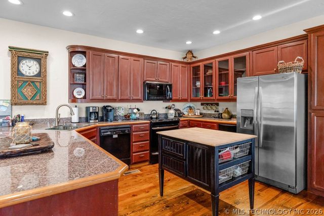 8925 Lake View, Kingston, OK 73439