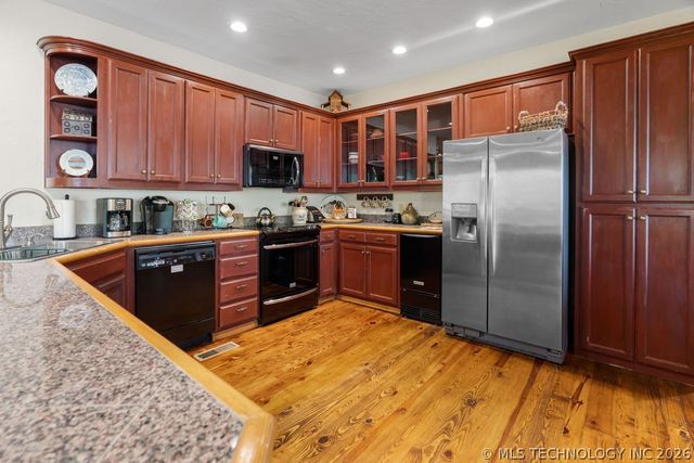 8925 Lake View, Kingston, OK 73439
