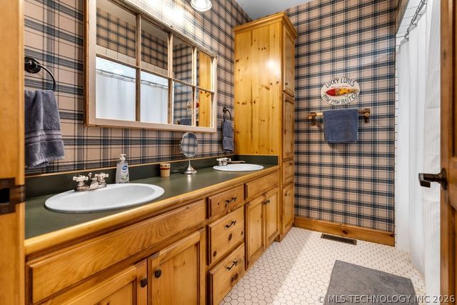 8925 Lake View, Kingston, OK 73439