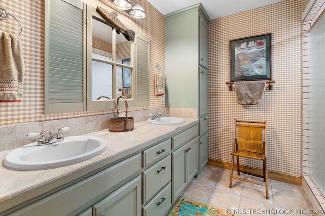 8925 Lake View, Kingston, OK 73439