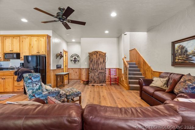 8925 Lake View, Kingston, OK 73439
